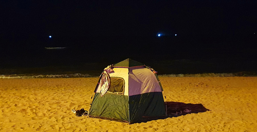 海滩露营